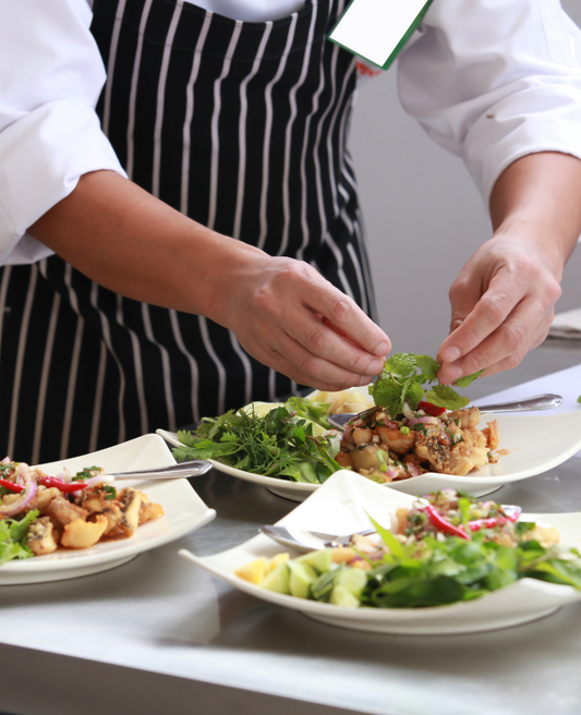 CHEF PROFESSIONISTA IN VILLA – Pranzo o Cena Completa (costo fisso del servizio da 2 a 12 persone)