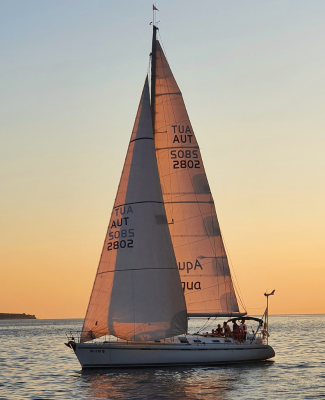 TOUR INTERA GIORNATA IN BARCA A VELA PRIVATA  (prezzo fino a un MAX di 8 persona)